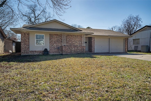 view of front of home featuring a garage and a front yard