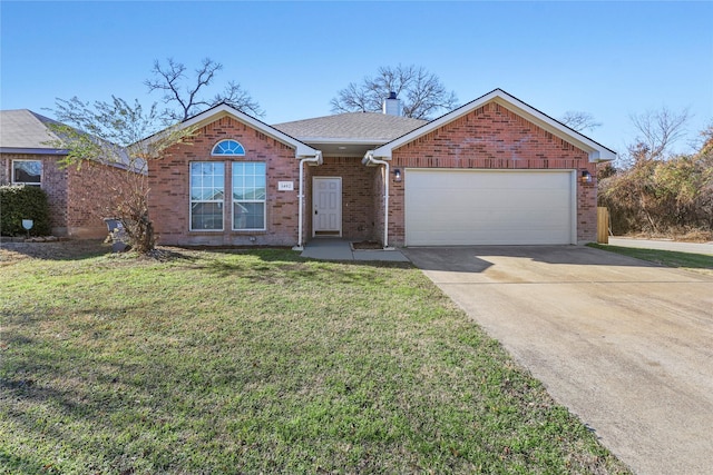 view of front facade with a garage and a front yard