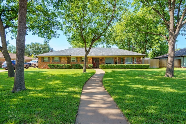 single story home with a front yard