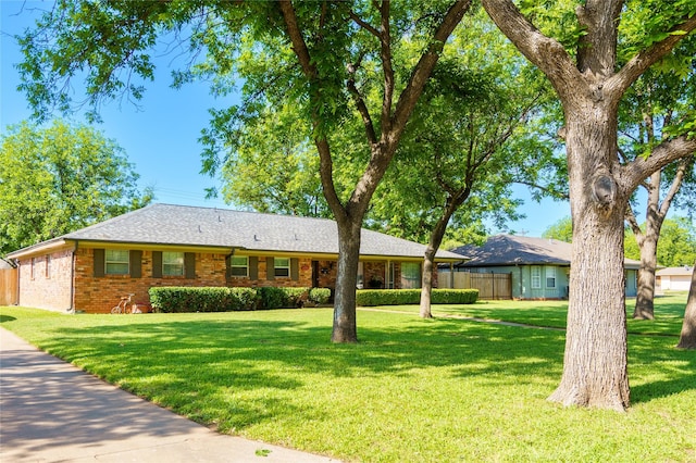 single story home with a front yard