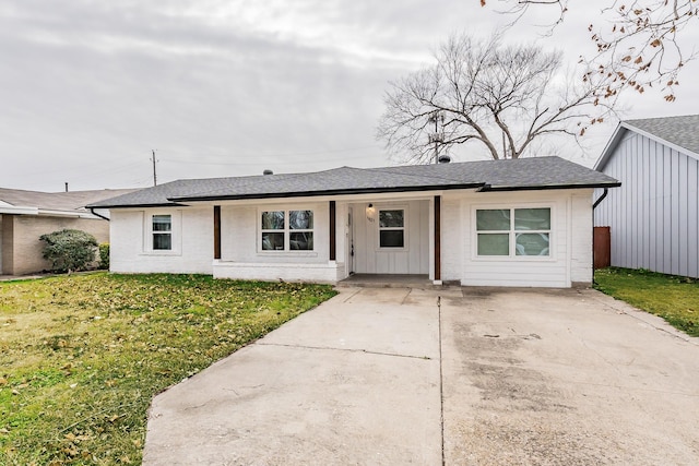 ranch-style home with a front lawn