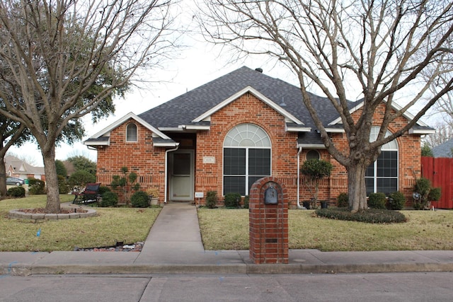 view of front of house featuring a front yard