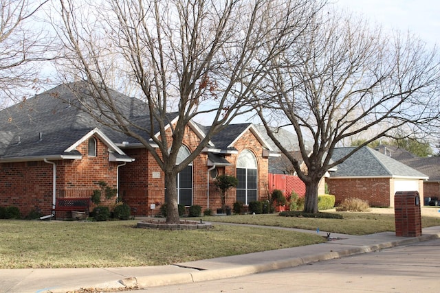 view of front of property with a front yard