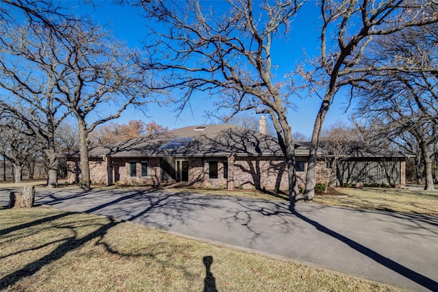 view of front of house with a front yard