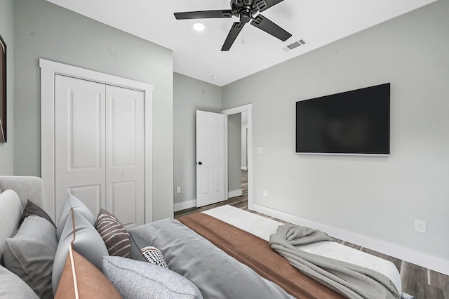 bedroom with ceiling fan, a closet, and hardwood / wood-style flooring