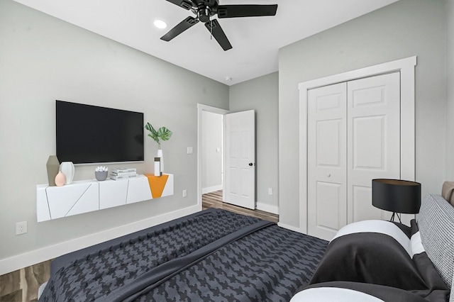 bedroom with ceiling fan, a closet, and hardwood / wood-style flooring