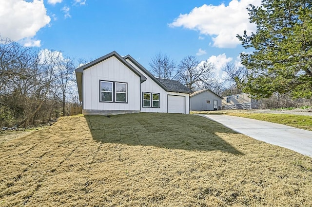 view of front of home with a front lawn and a garage