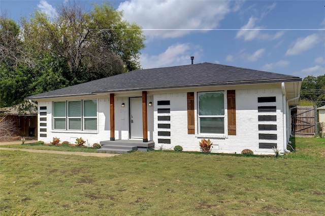 view of front facade with a front yard