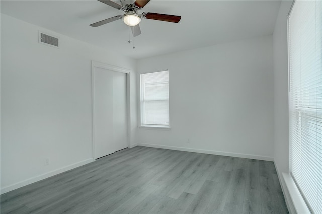 unfurnished room with light hardwood / wood-style floors and ceiling fan