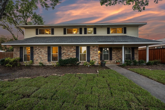 view of front of home featuring a lawn