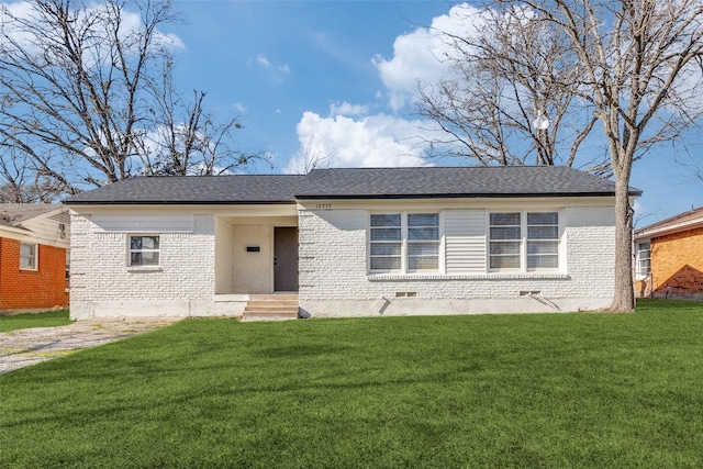 view of front of property with a front yard