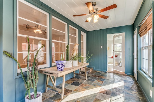 sunroom featuring ceiling fan