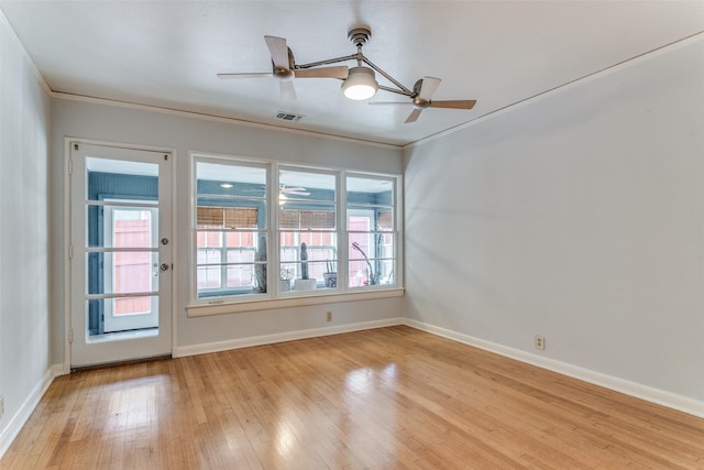 unfurnished room featuring light wood-type flooring, ceiling fan, and ornamental molding