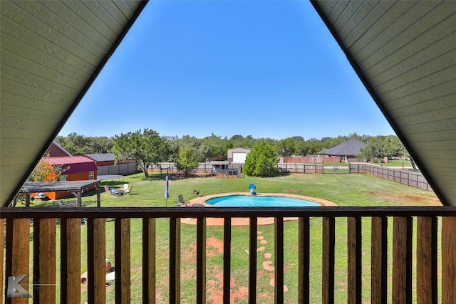 view of yard featuring a fenced in pool