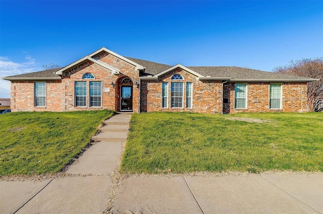 ranch-style house featuring a front yard