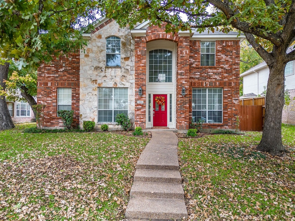 view of front facade with a front yard