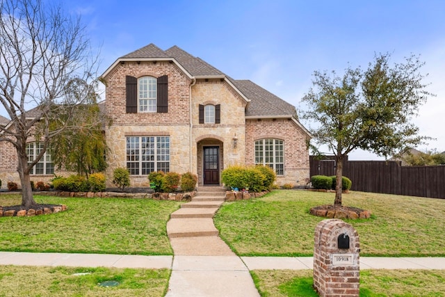 view of front of home featuring a front yard