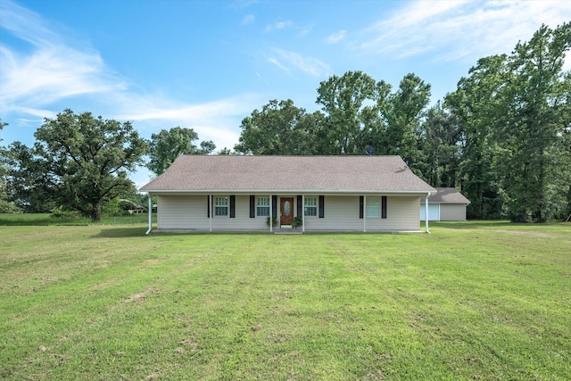 ranch-style house featuring a front yard