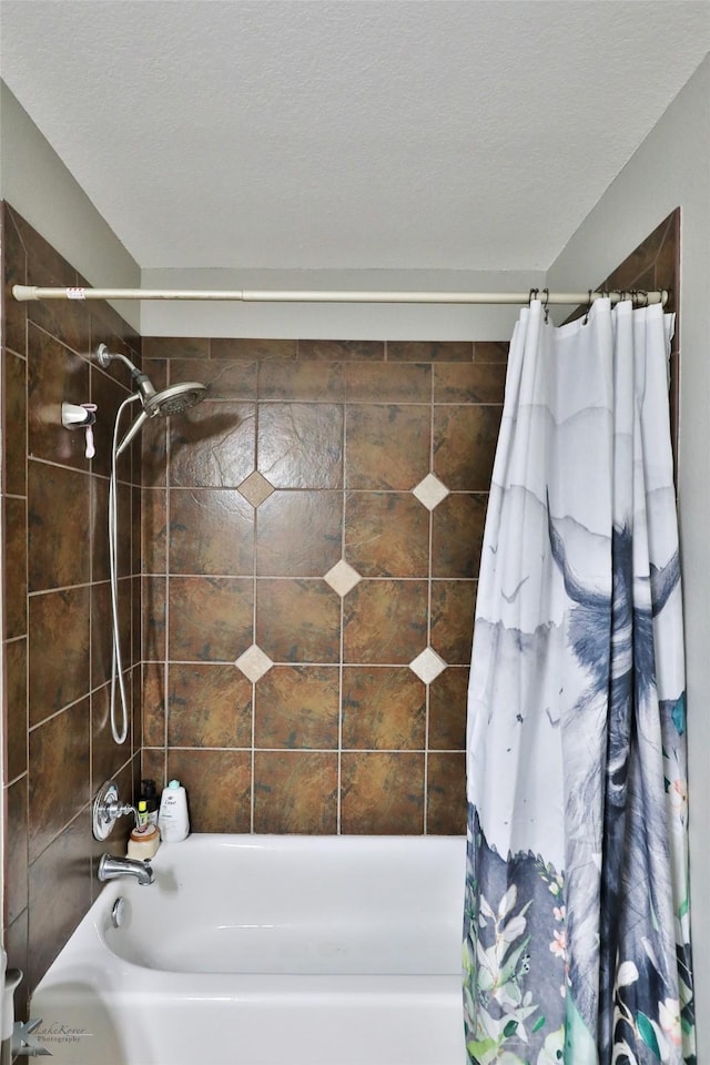 bathroom featuring shower / bath combo