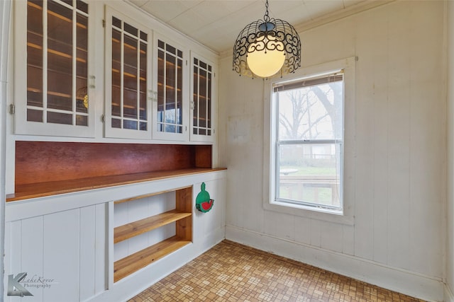 unfurnished dining area featuring ornamental molding