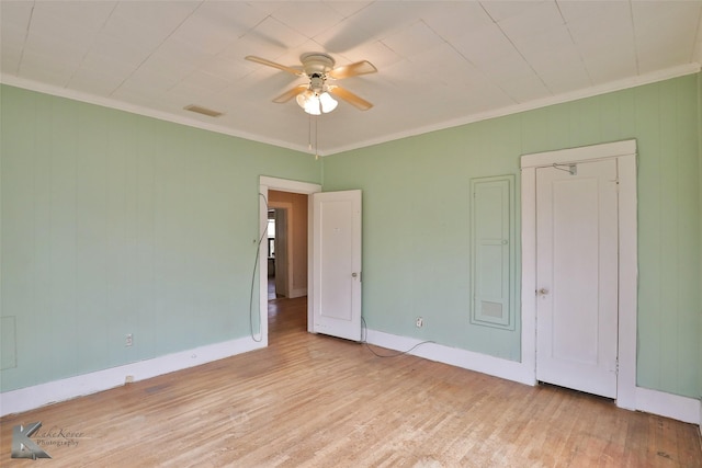 interior space with light wood-type flooring, ceiling fan, and ornamental molding