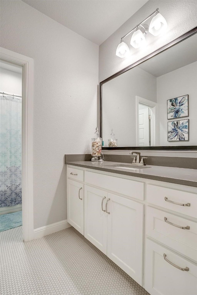 bathroom featuring a shower with curtain and vanity