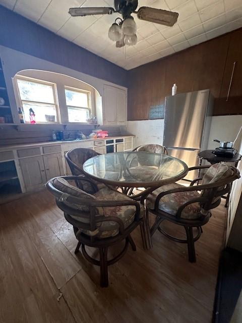 dining room featuring dark hardwood / wood-style floors and ceiling fan