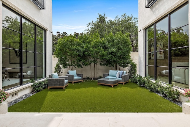 view of yard with outdoor lounge area