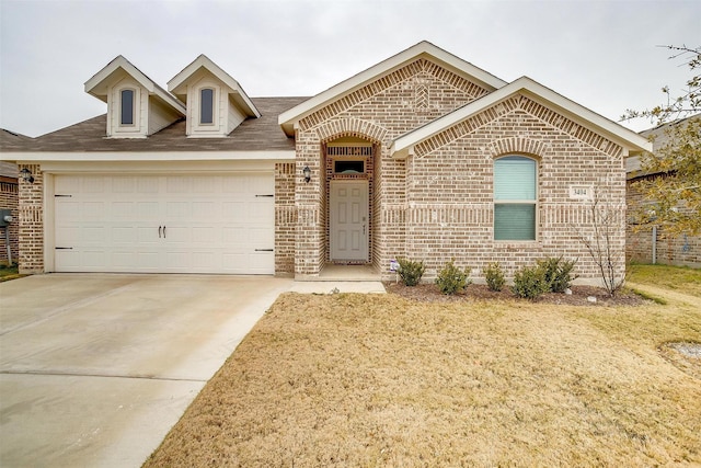 view of front facade featuring a garage