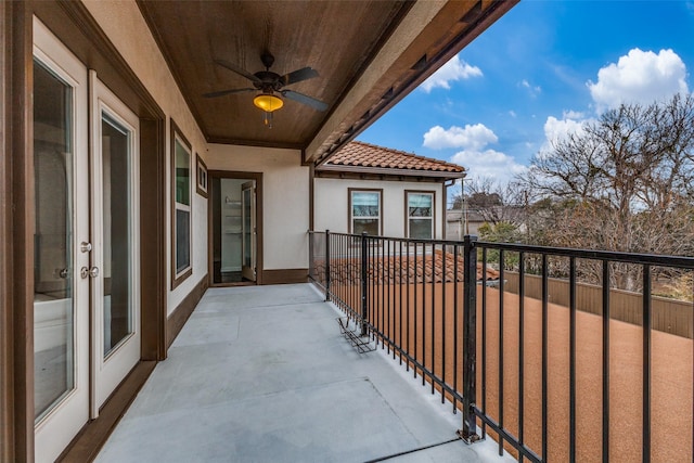 balcony featuring ceiling fan