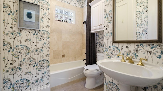 full bathroom featuring sink, tile patterned floors, toilet, and shower / bath combo