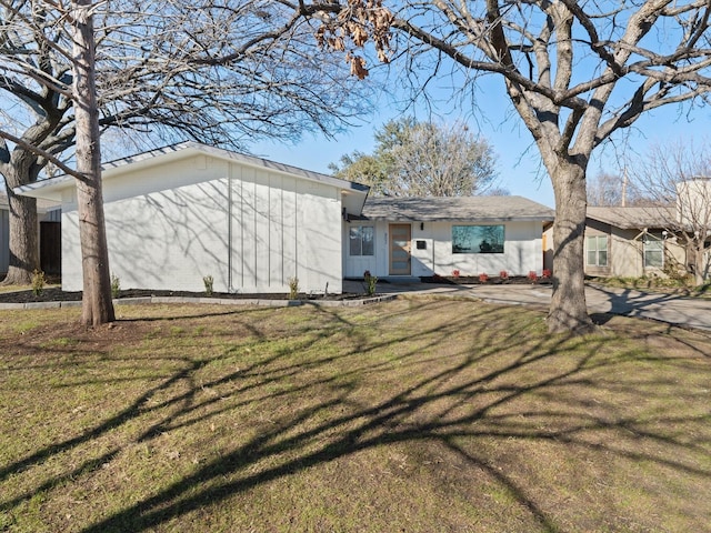 rear view of house featuring a yard