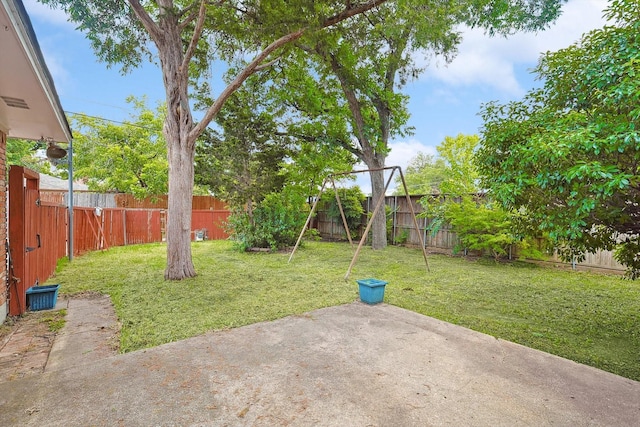 view of yard featuring a patio