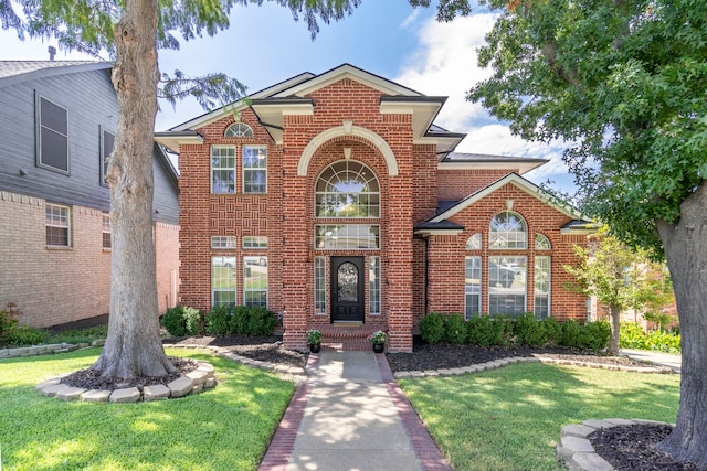 front facade featuring a front yard