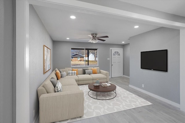 living area with light wood-type flooring, baseboards, a ceiling fan, and recessed lighting