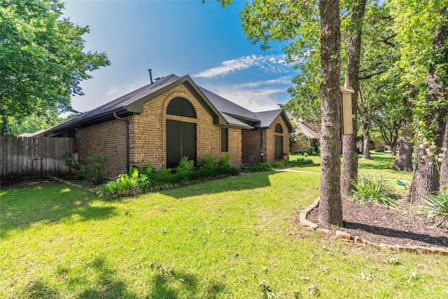 view of front of property with a front yard