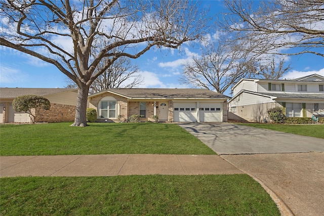 view of front of property featuring a front lawn and a garage