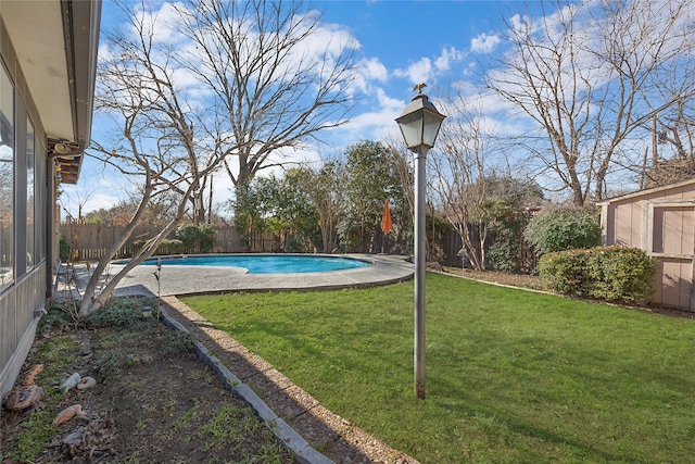 view of yard with a fenced in pool