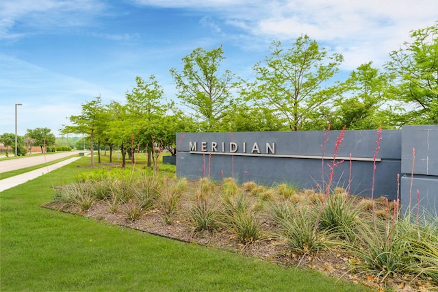 community sign with a lawn