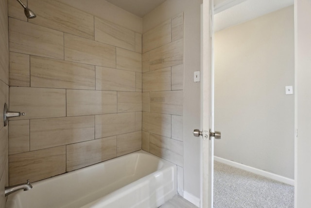 bathroom with tiled shower / bath combo