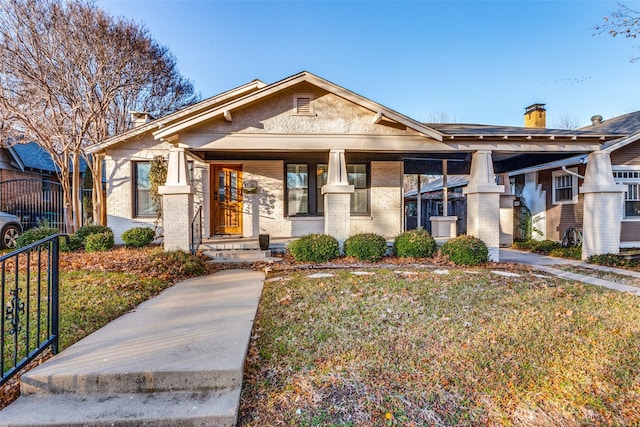 view of front of home featuring a front yard