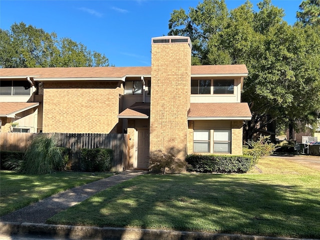 view of front facade with a front lawn