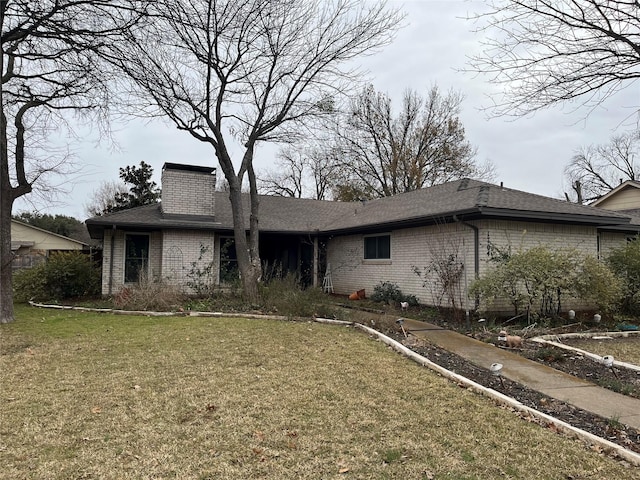 single story home with a front yard