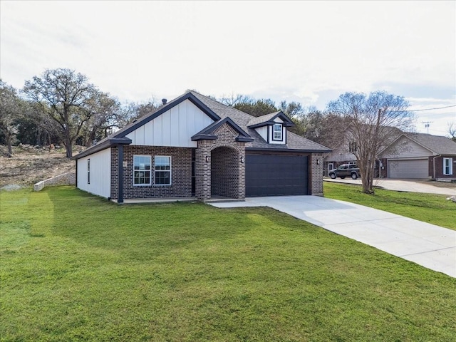 view of front facade with a garage and a front yard