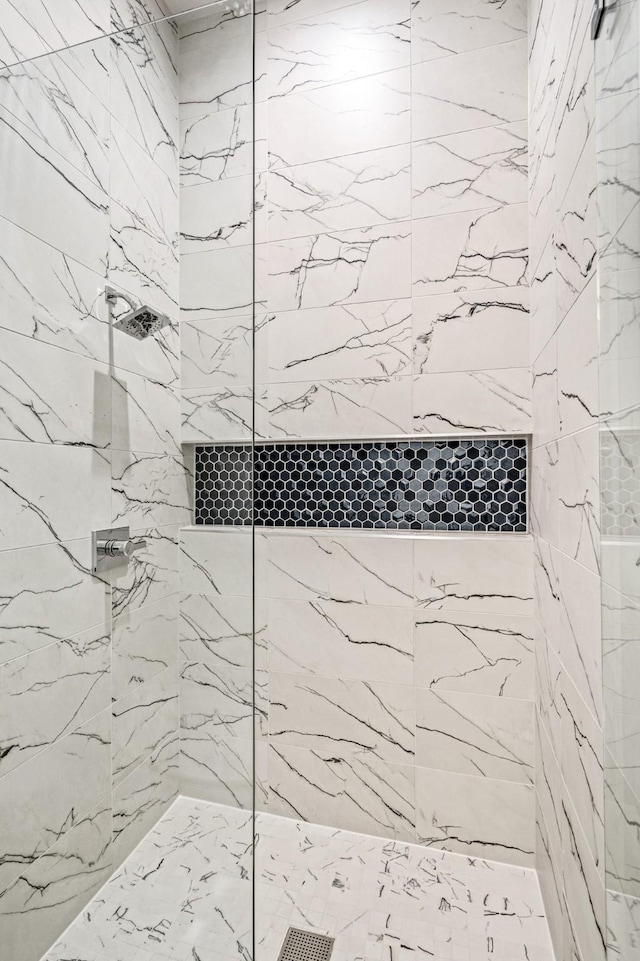 bathroom featuring tiled shower