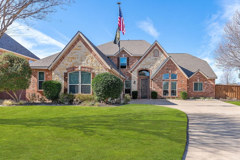 view of front of property with a front lawn