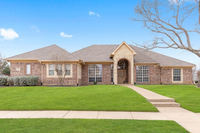 single story home with a front yard