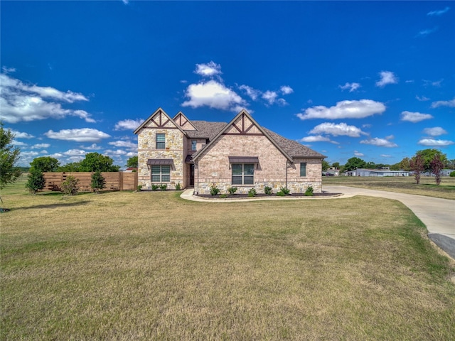 view of front of home featuring a front lawn