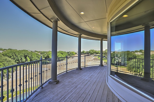 6601 Oak Hill Ct, Fort Worth, TX 76132 - view of wooden terrace