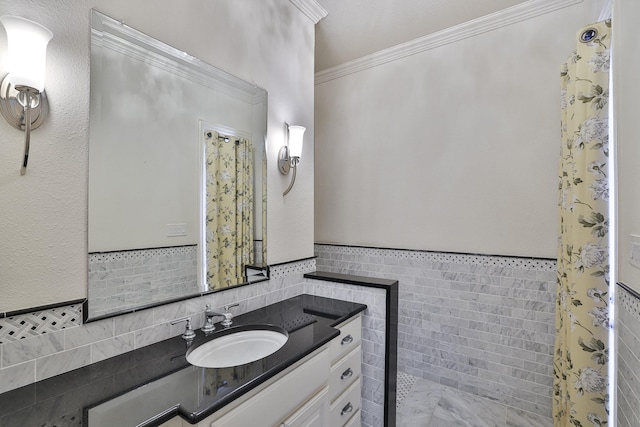 6601 Oak Hill Ct, Fort Worth, TX 76132 - full bath featuring tile walls, crown molding, vanity, and wainscoting
